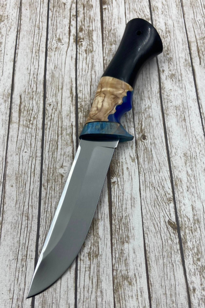 Нож "Вепрь" сталь Х12МФ, рукоять гибрид: карельская береза янтарь и акрил синий, черный граб (распродажа)